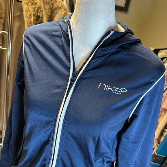 Nike Navy wind breaker jacket. EUC children’s M10-12 - Picture 2 of 10